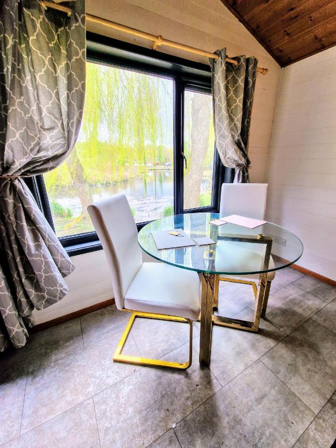 Magpie 2 Hot Tub Huntersmoon-Warminster-Longleat-Wiltshire Βίλα Εξωτερικό φωτογραφία