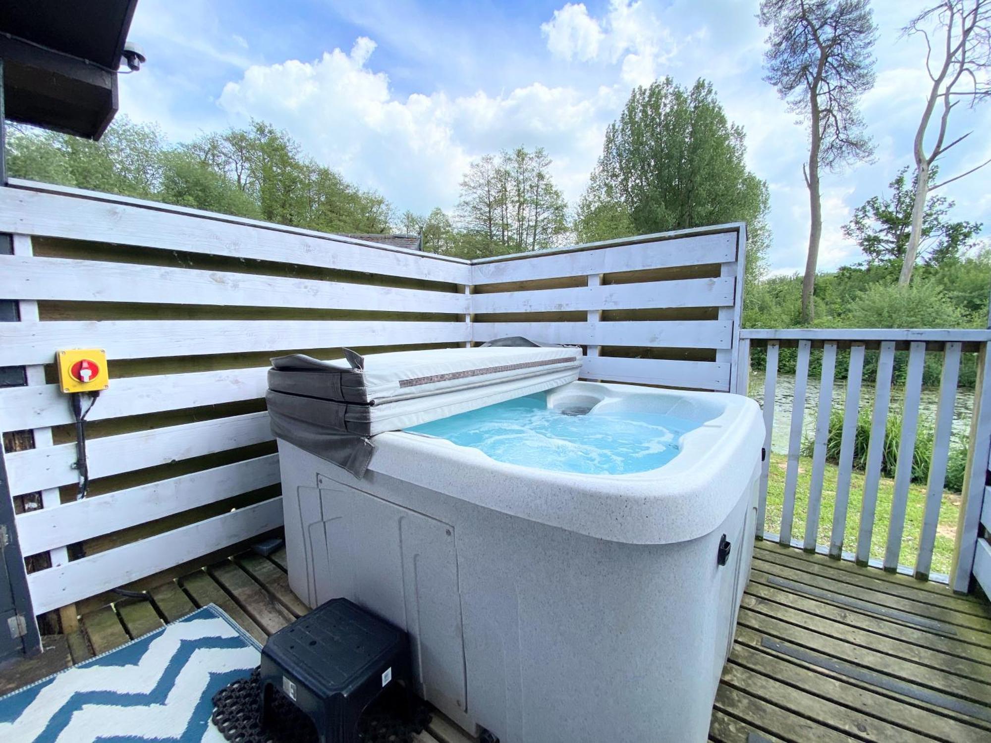 Magpie 2 Hot Tub Huntersmoon-Warminster-Longleat-Wiltshire Βίλα Εξωτερικό φωτογραφία