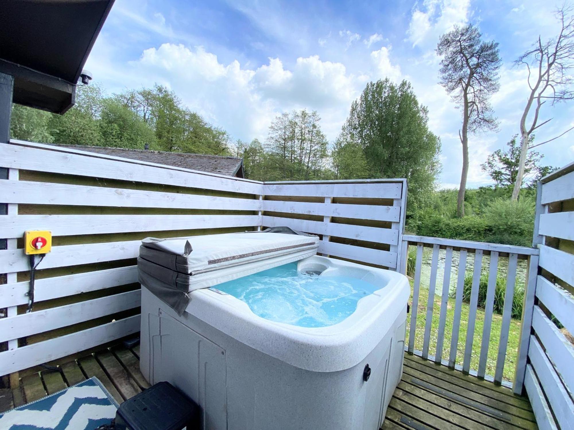 Magpie 2 Hot Tub Huntersmoon-Warminster-Longleat-Wiltshire Βίλα Εξωτερικό φωτογραφία